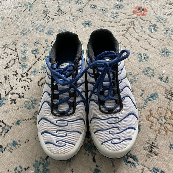 Nike shoes - Picture 3 of 3